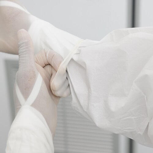 MON1126626BG - Contec - Contec Chemotherapy Procedure Gown Contec CritiGear Small / Medium White NonSterile ASTM D6978-05 Disposable, 10 per Bag