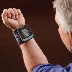 Briggs Healthcare/Mabis HealthSmart Standard Series Clinically Accurate Universal Automatic Wrist Digital Blood Pressure Monitor with LCD Display, EA/1