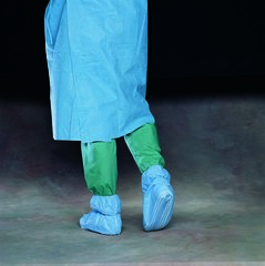 Halyard Shoe Cover Ankle Guard One Size Fits Most Ankle High Nonskid Sole Blue NonSterile, 270 EA/CS